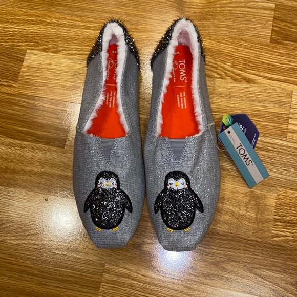 TOMS Penguin Print Slip on Faux Fur Lined Shoes - Picture 1 of 7